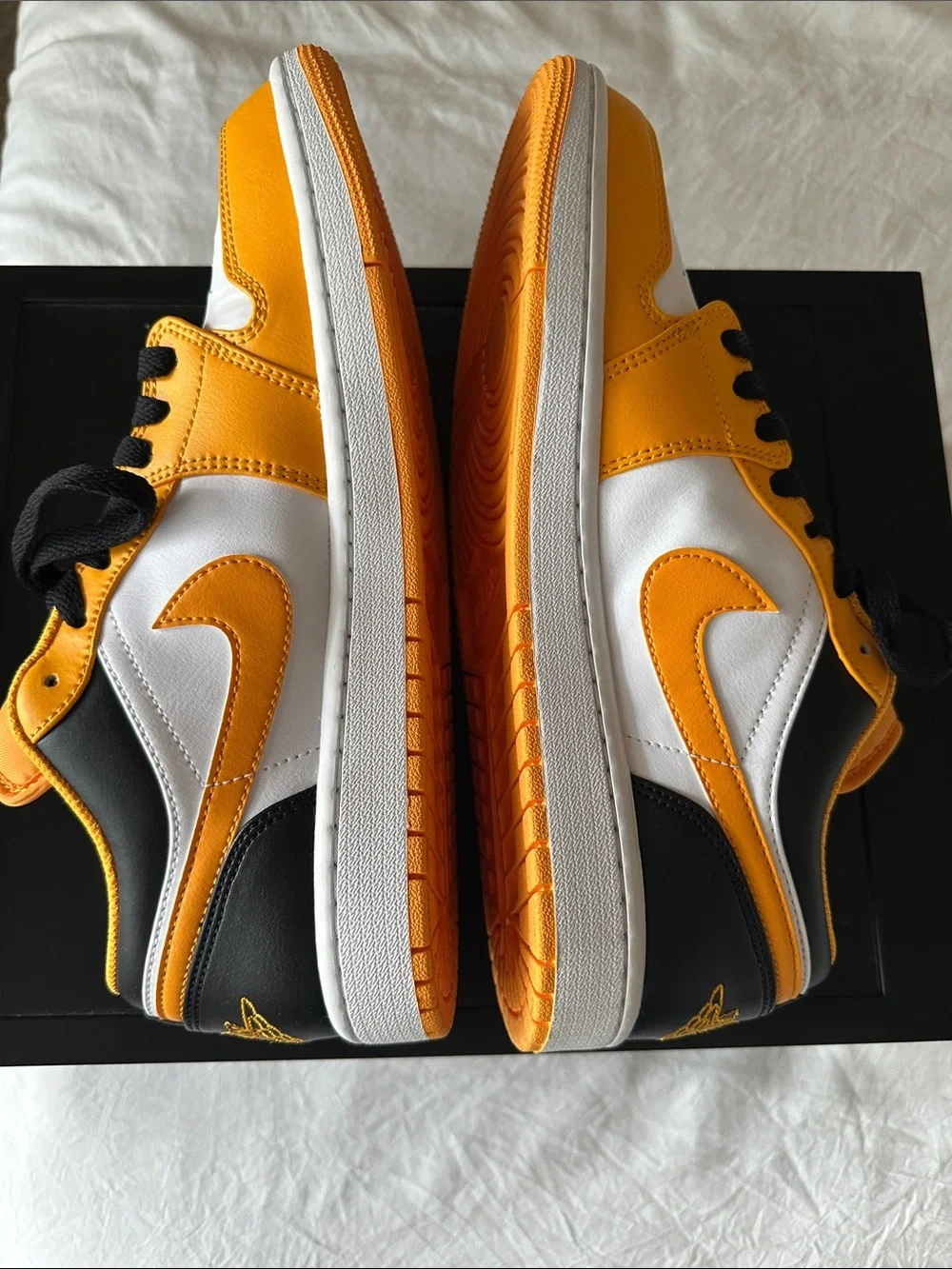 Jordan 1 low Taxi